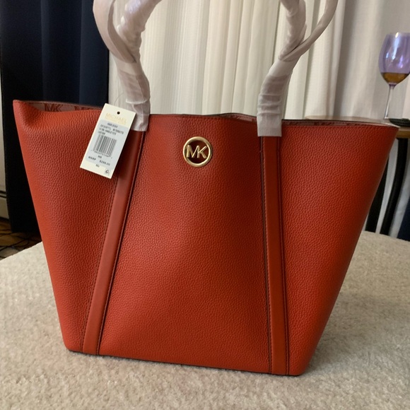 Michael Kors Handbags - Michael Kors Leather Toat